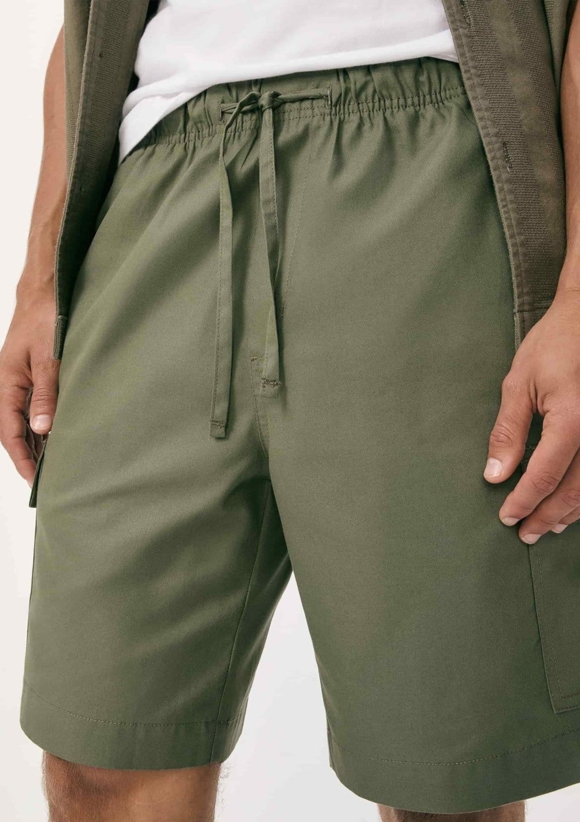 Vista 2 Shorts Masculino Tecido Empapelado Hering preto