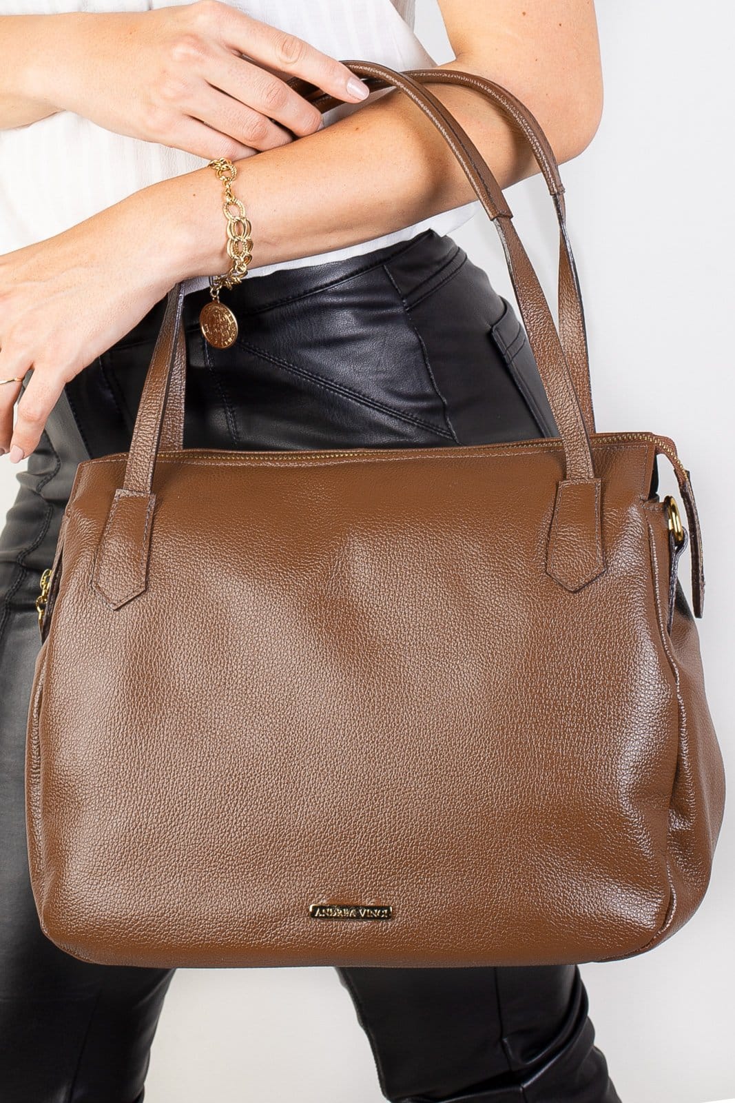 Bolsa básica de ombro em couro liso Débora - Whisky