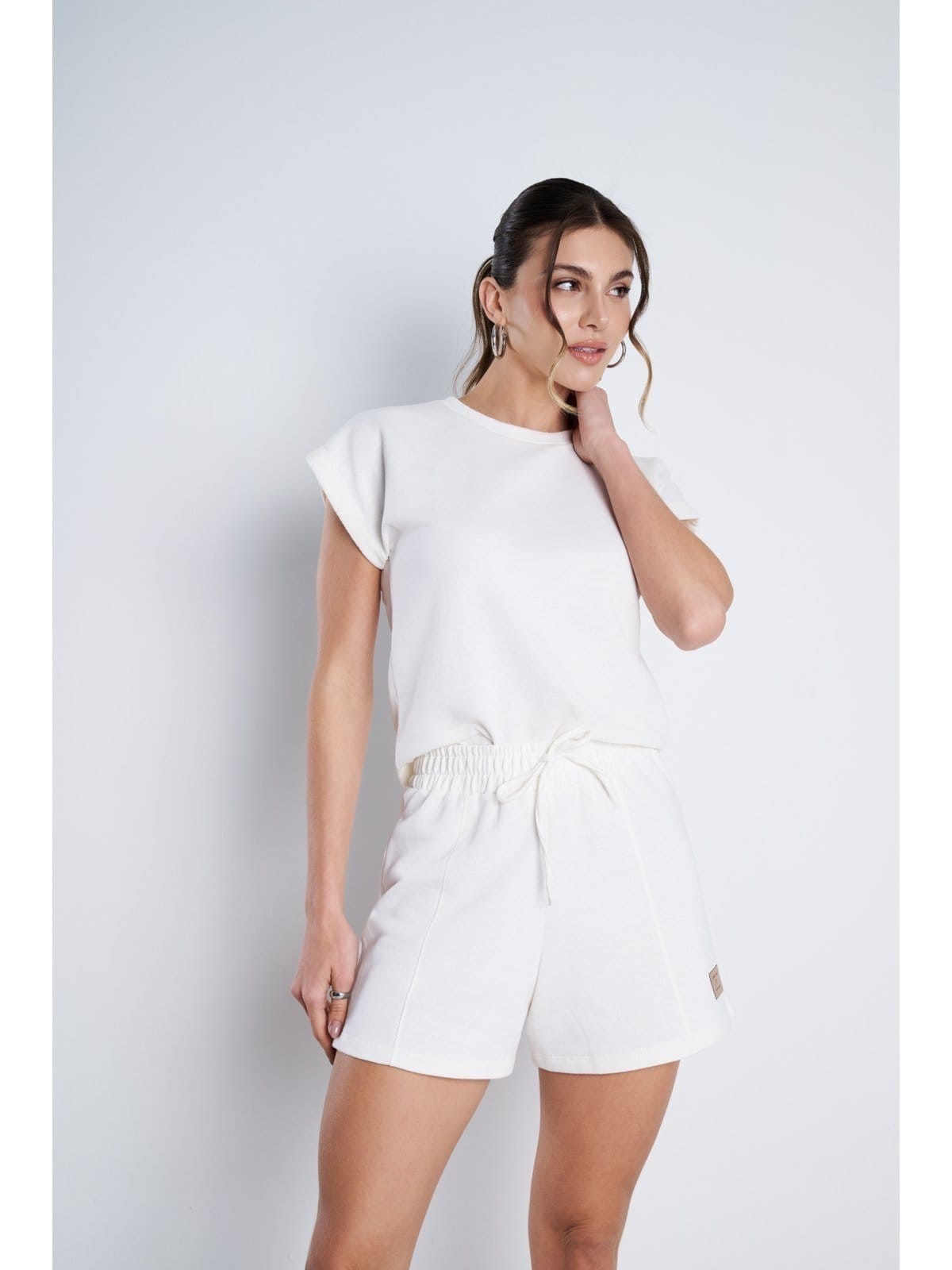 Vista 2 Short Feminino MeuJeans Sandy Moletinho Off White Meu Jeans off-white white