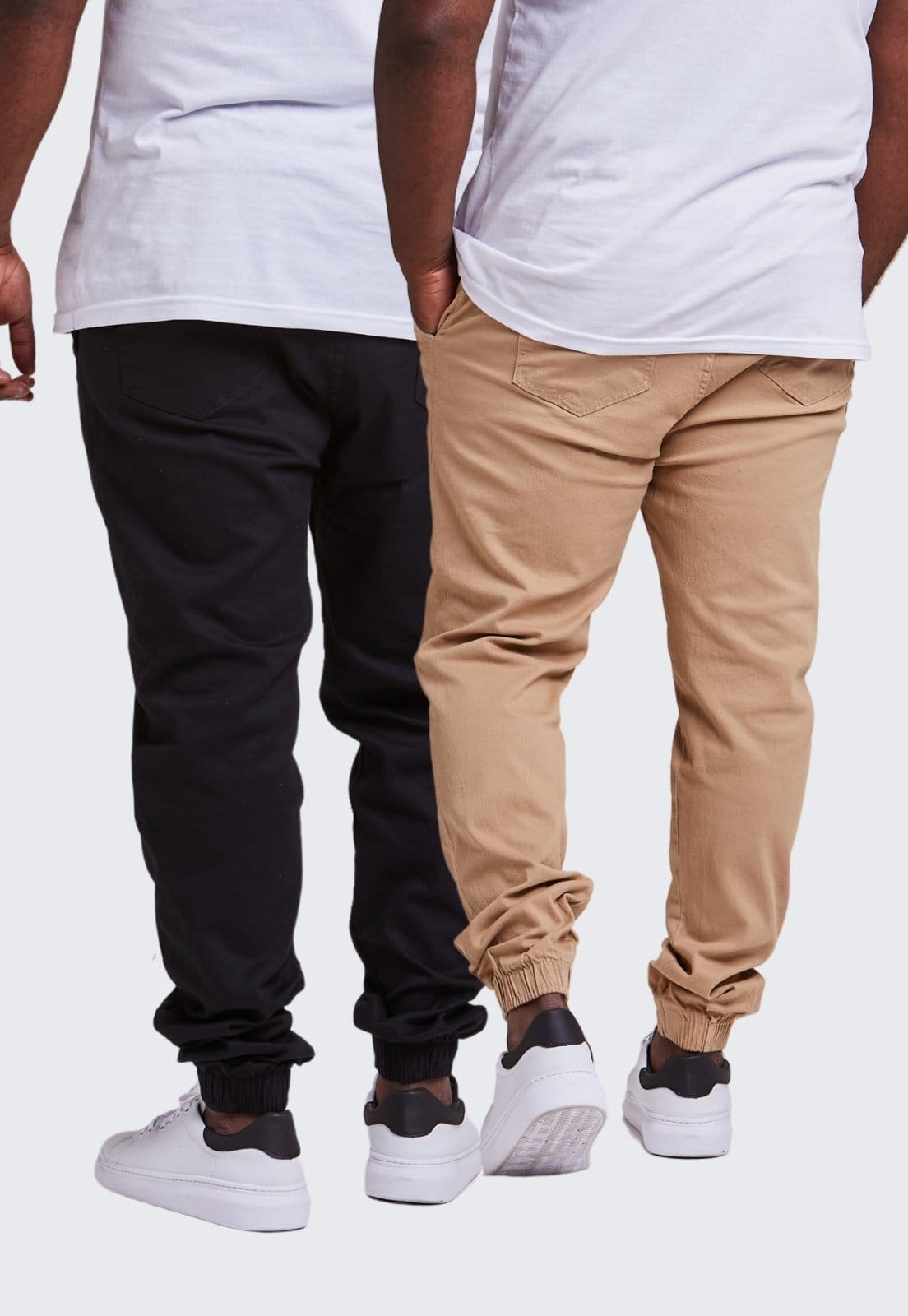 Vista 2 Kit 2 Calça Jogger Plus Size Masculina Com Punho Daze Modas e Daze Modas bege/preto