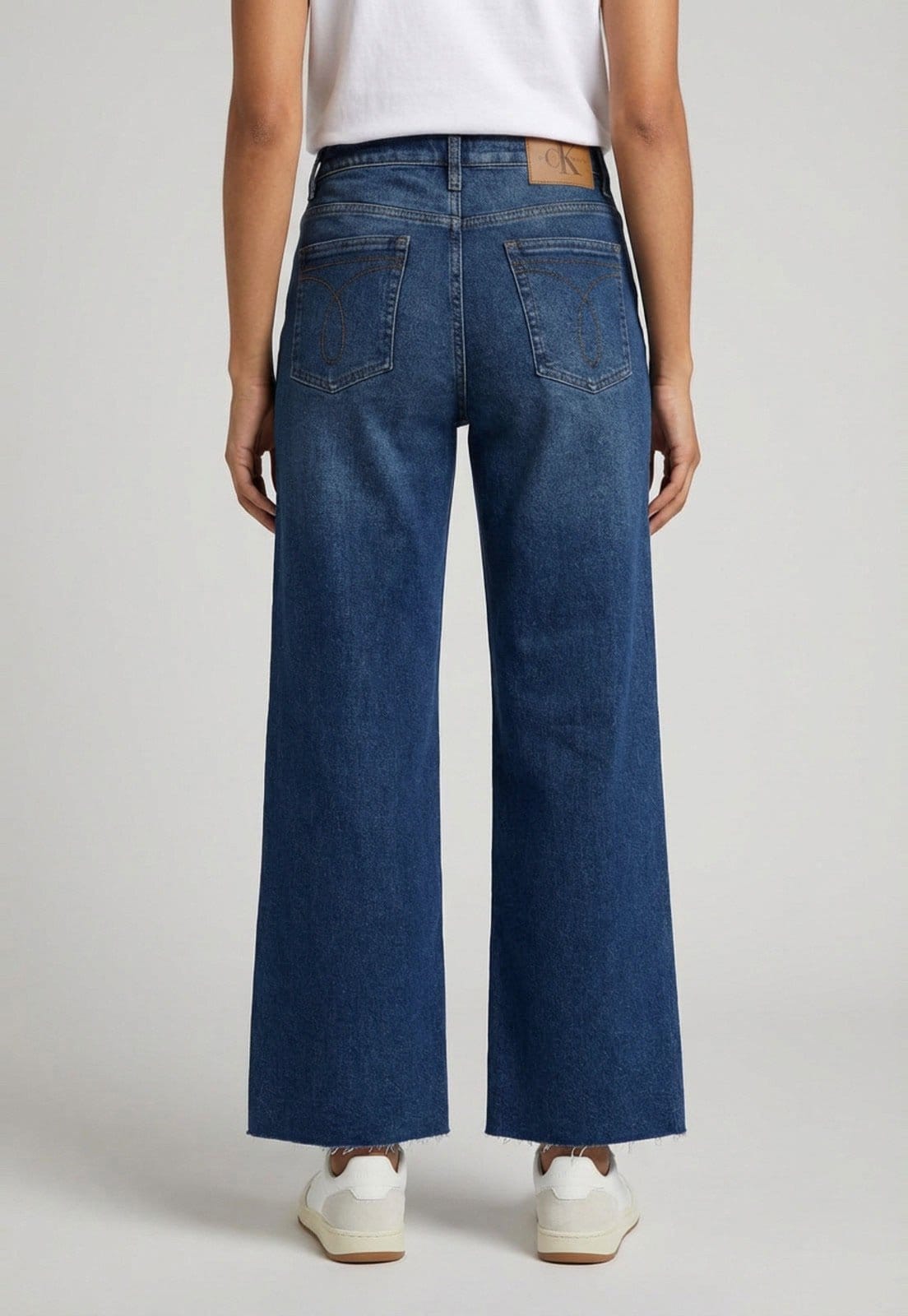 Vista 2 Calça Feminina Calvin Klein Jeans Wide Leg Cropped Calvin Klein Jeans azul