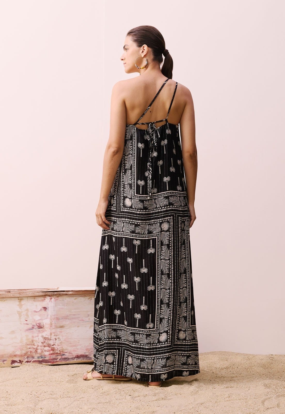 Vista 2 Vestido Longo CaCay Ombro Só Passador Estampado Tauari CaCay laranja