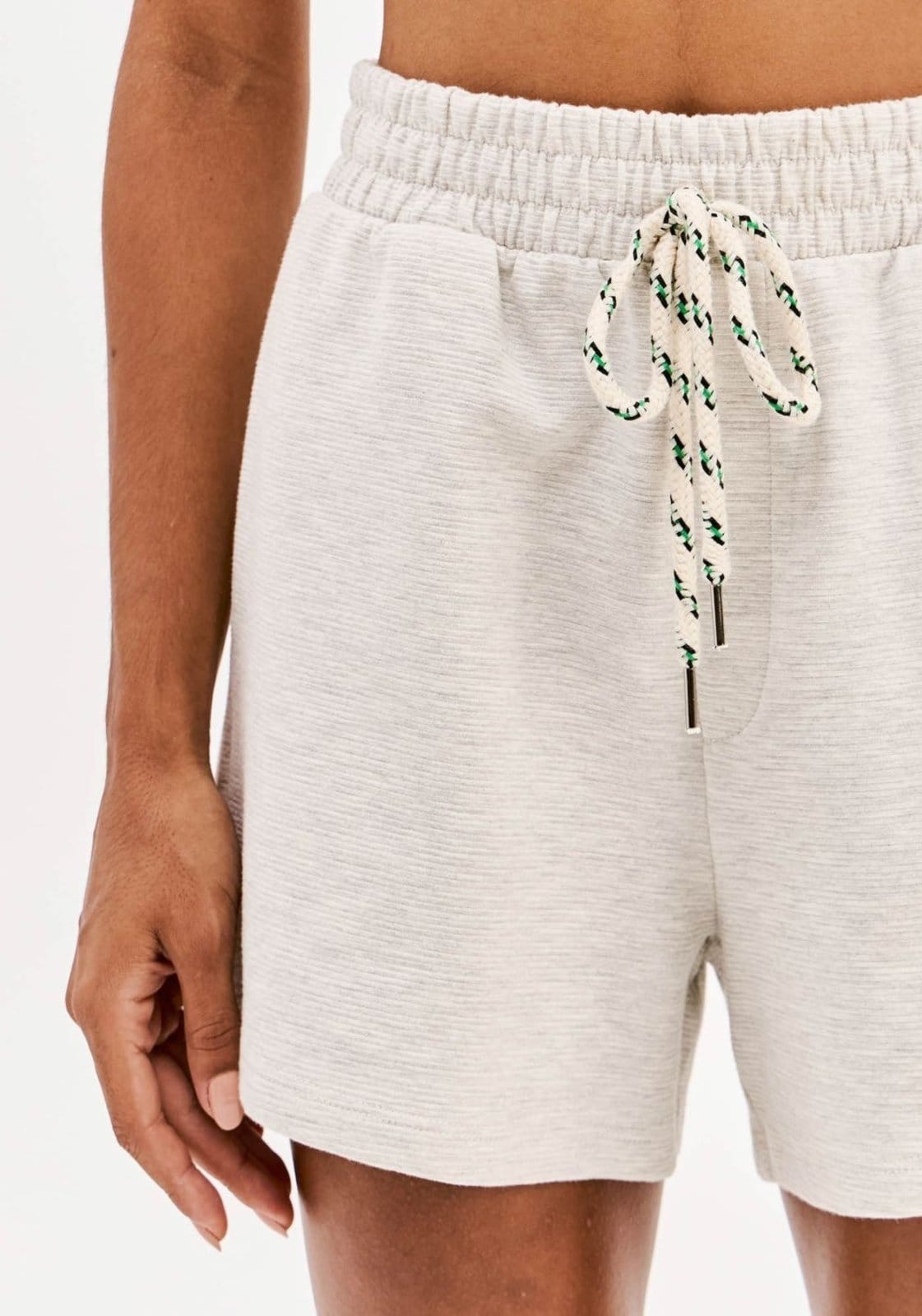 Vista 2 Short Cintura Alta Descolado Sport Easy cinza