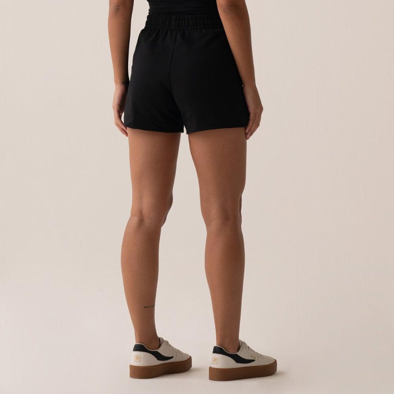 Vista 2 Shorts Fila Classic Light Feminino Fila incolor