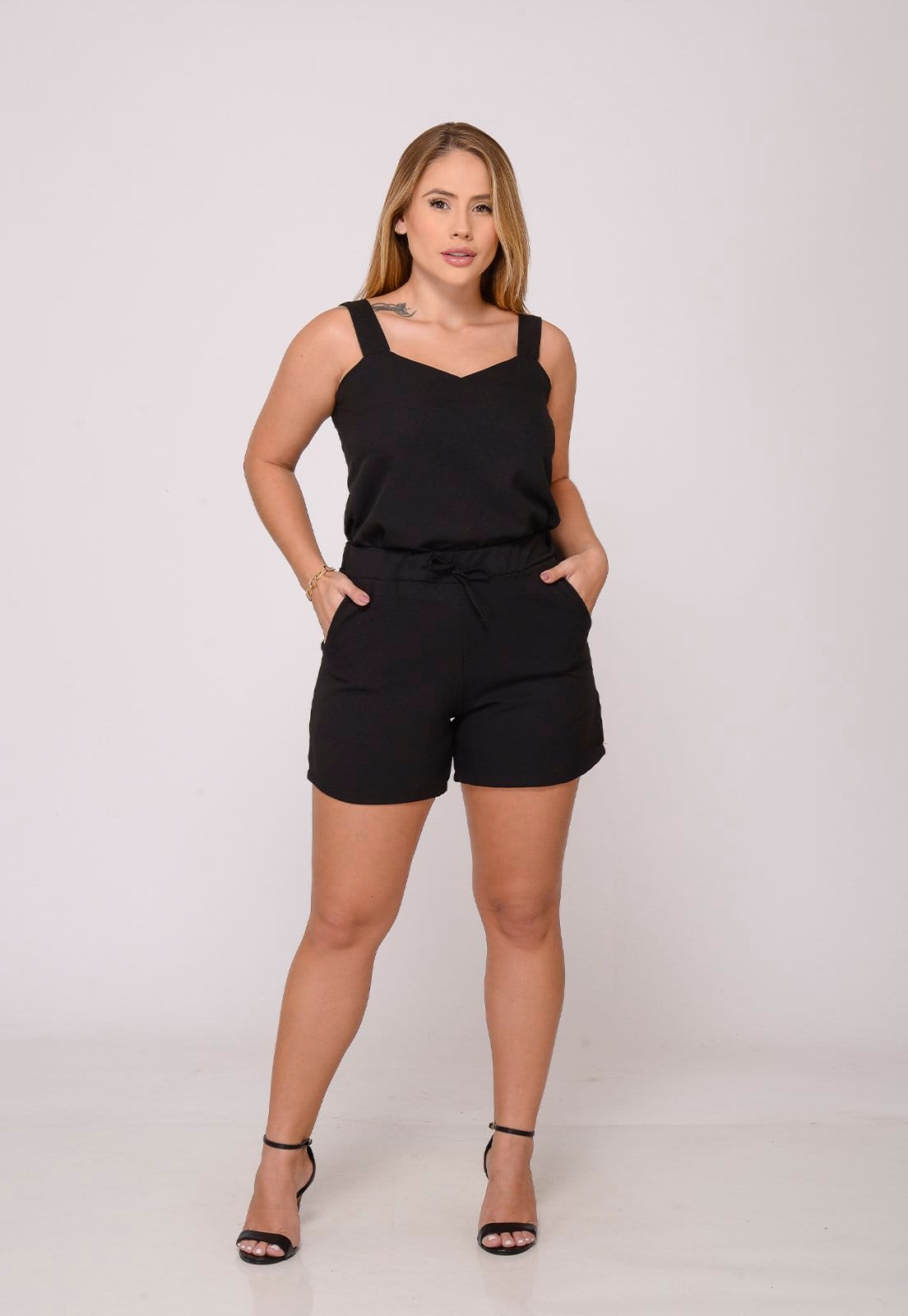 Conjunto Feminino Regata e Shorts Cintura Elástico em Malha Crepe