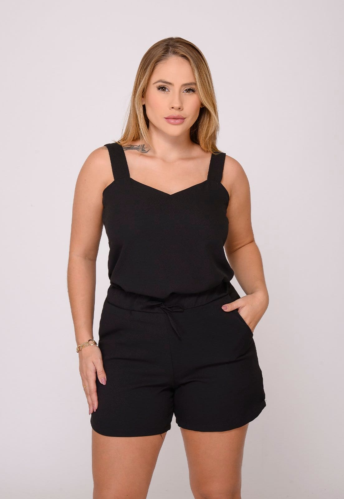 Vista 2 Conjunto Feminino Regata e Shorts Cintura Elástico em Malha Crepe Macaw preto
