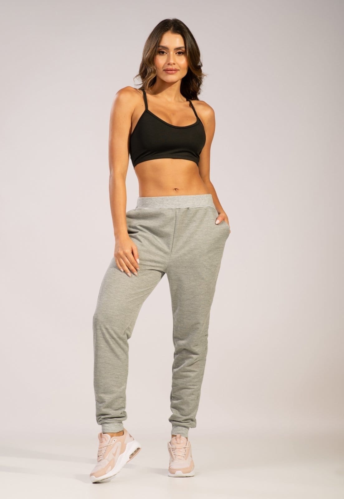 Vista 2 Calça Moletinho Jogger Com Elástico e Bolsos VEKYO cinza