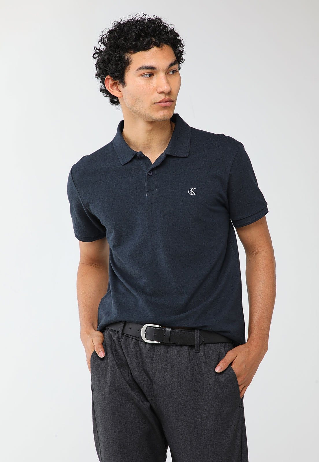 Vista principal Polo Masculina Calvin Klein Jeans Logo Bordado Azul-Marinho Calvin Klein Jeans azul marinho