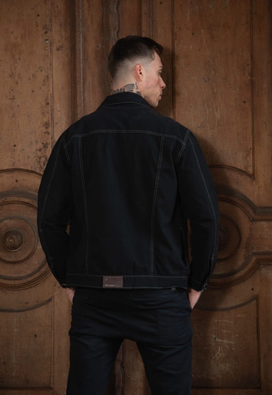 Vista 2 Jaqueta Preta Linha Invertida Sarja Masculina Alleppo Jeans Taiwan Alleppo Jeans preto