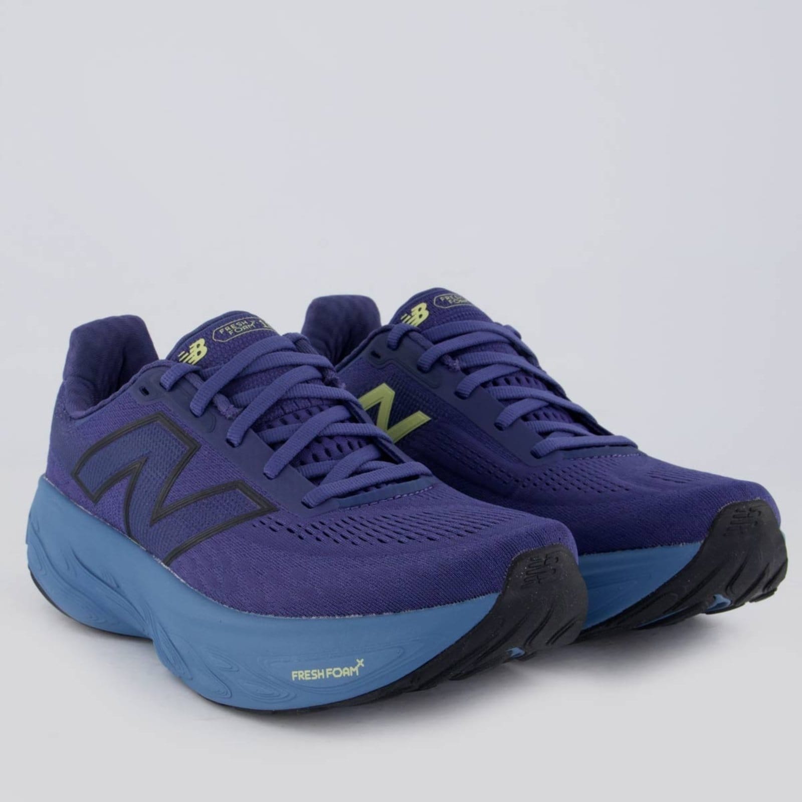 Vista 2 Tênis New Balance Fresh Foam 1080 X V14 Feminino Roxo e Azul New Balance roxo azul