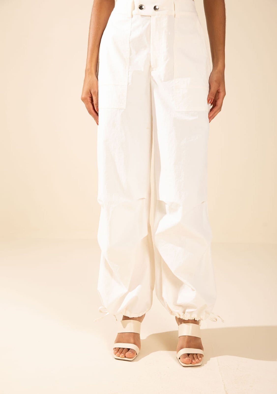 Vista 2 Calça Morena Rosa Cargo Alta Off Off-white Morena Rosa off-white rosa