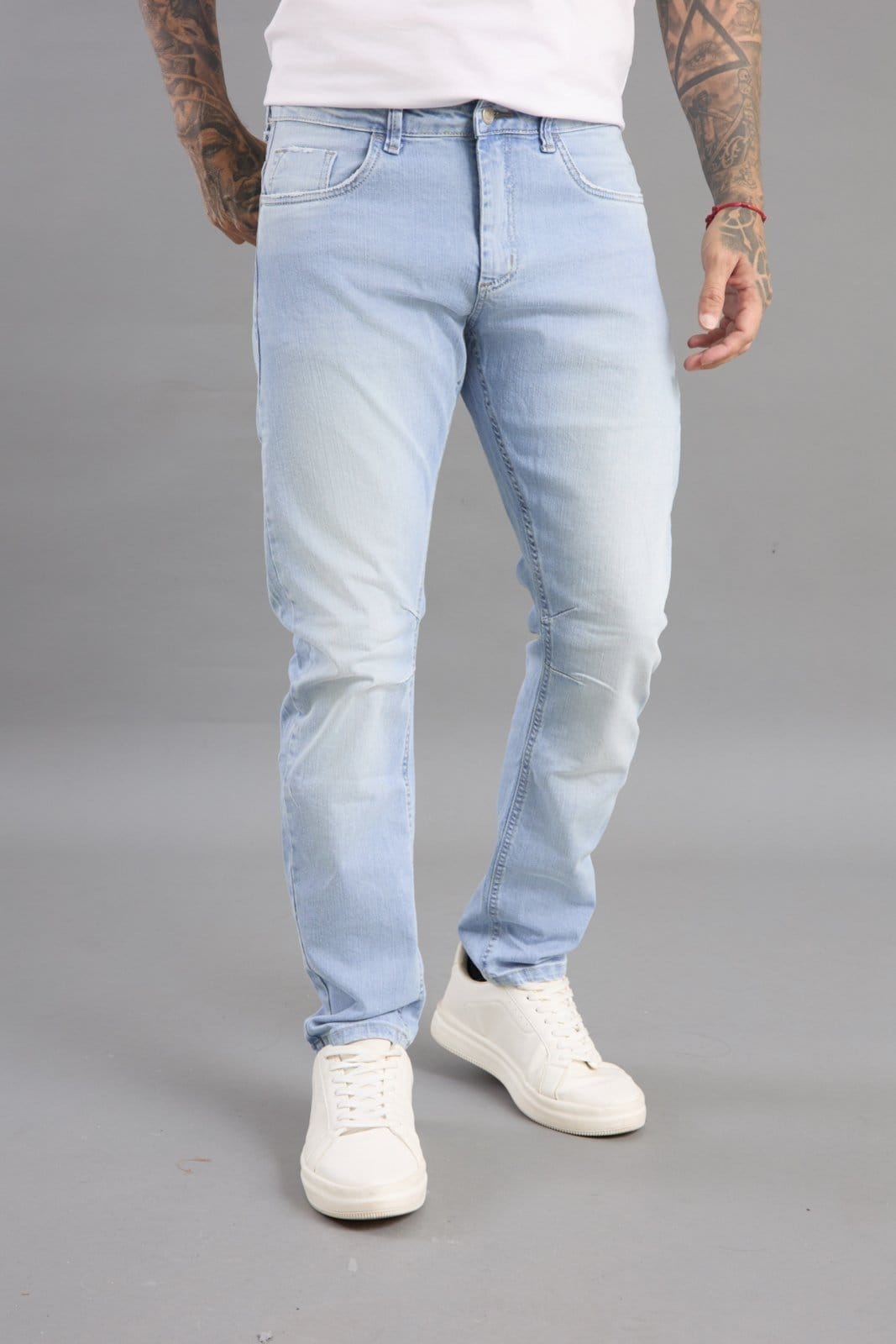 Vista principal Calça Jeans Slim Arqueada Masculina Lavagem Clara DIALOGO azul