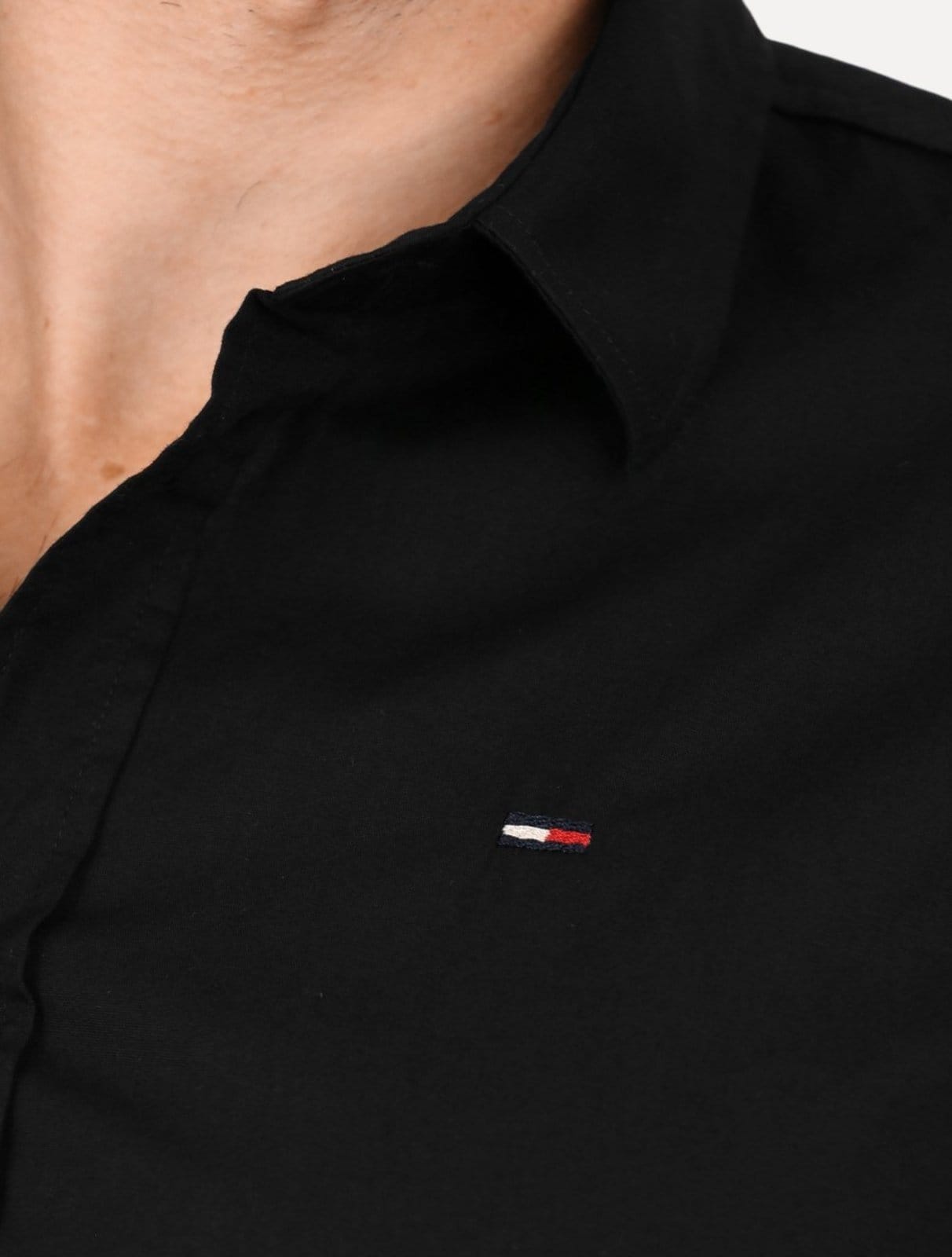 Vista 2 Camisa Tommy Jeans Masculina Slim Original Stretch Preta Tommy Jeans preto