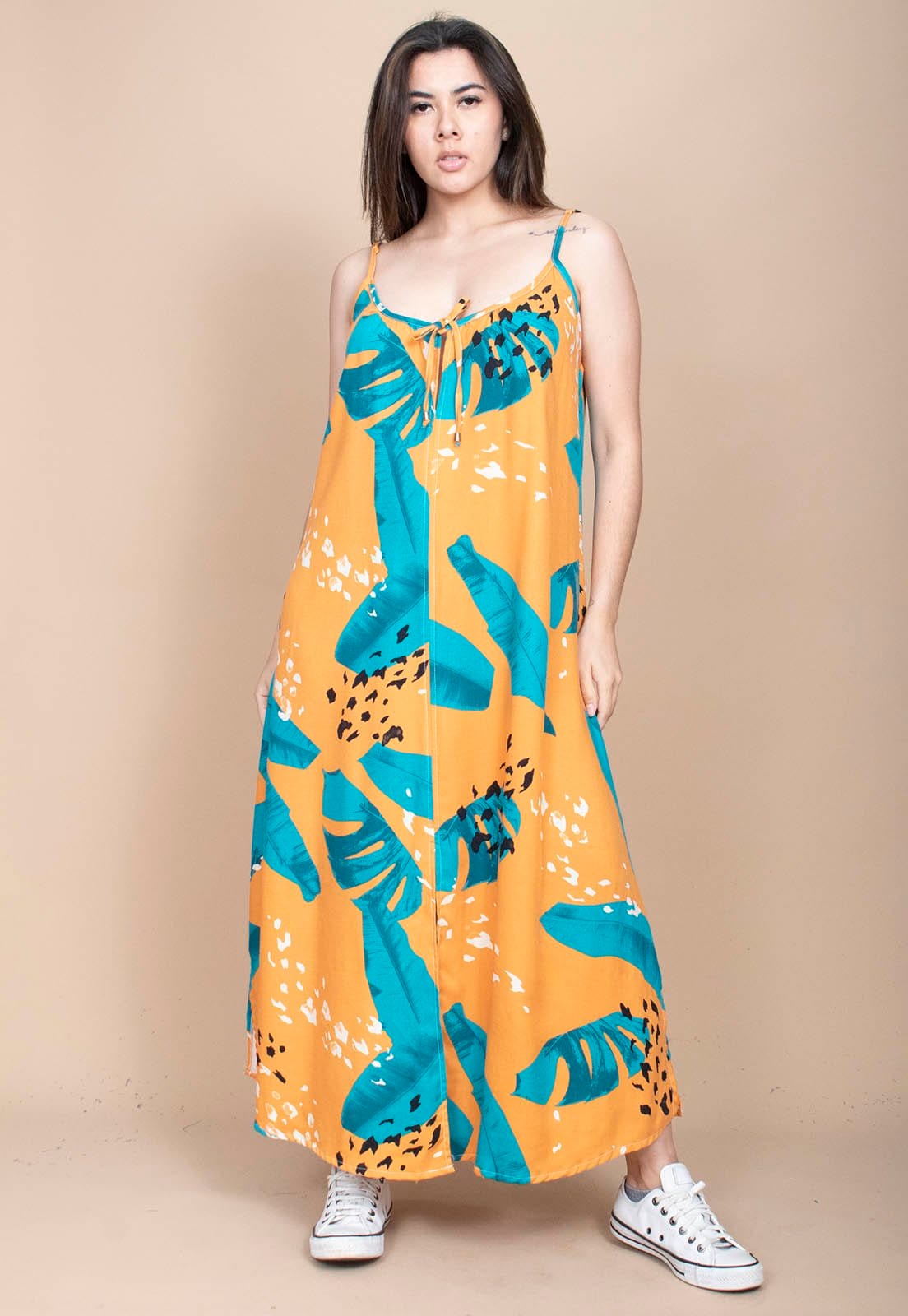 Vista principal Vestido Longo Cabanafree Caçuá Viscose Alça Fina Estampa Aurora Botânica Cabanafree azul/estampado/preto