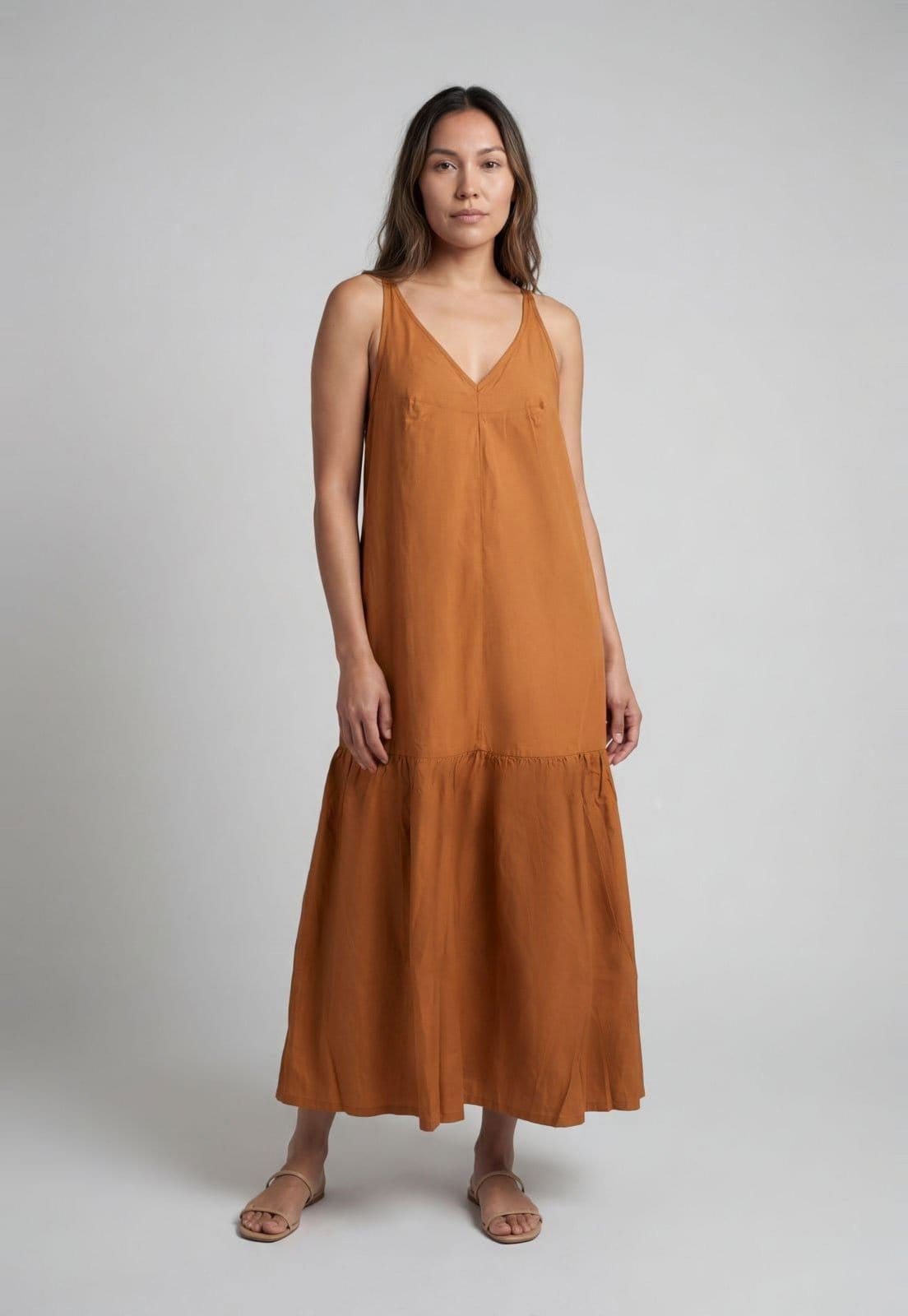 Vista principal Vestido Feminino Colcci Longo Decote V Colcci marrom