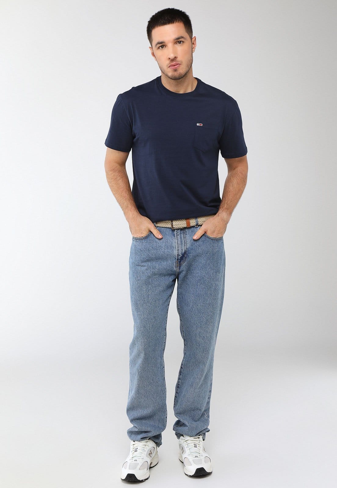 Vista 2 Camiseta Masculina Tommy Jeans TJM Washed Pocket Tee Tommy Jeans azul marinho