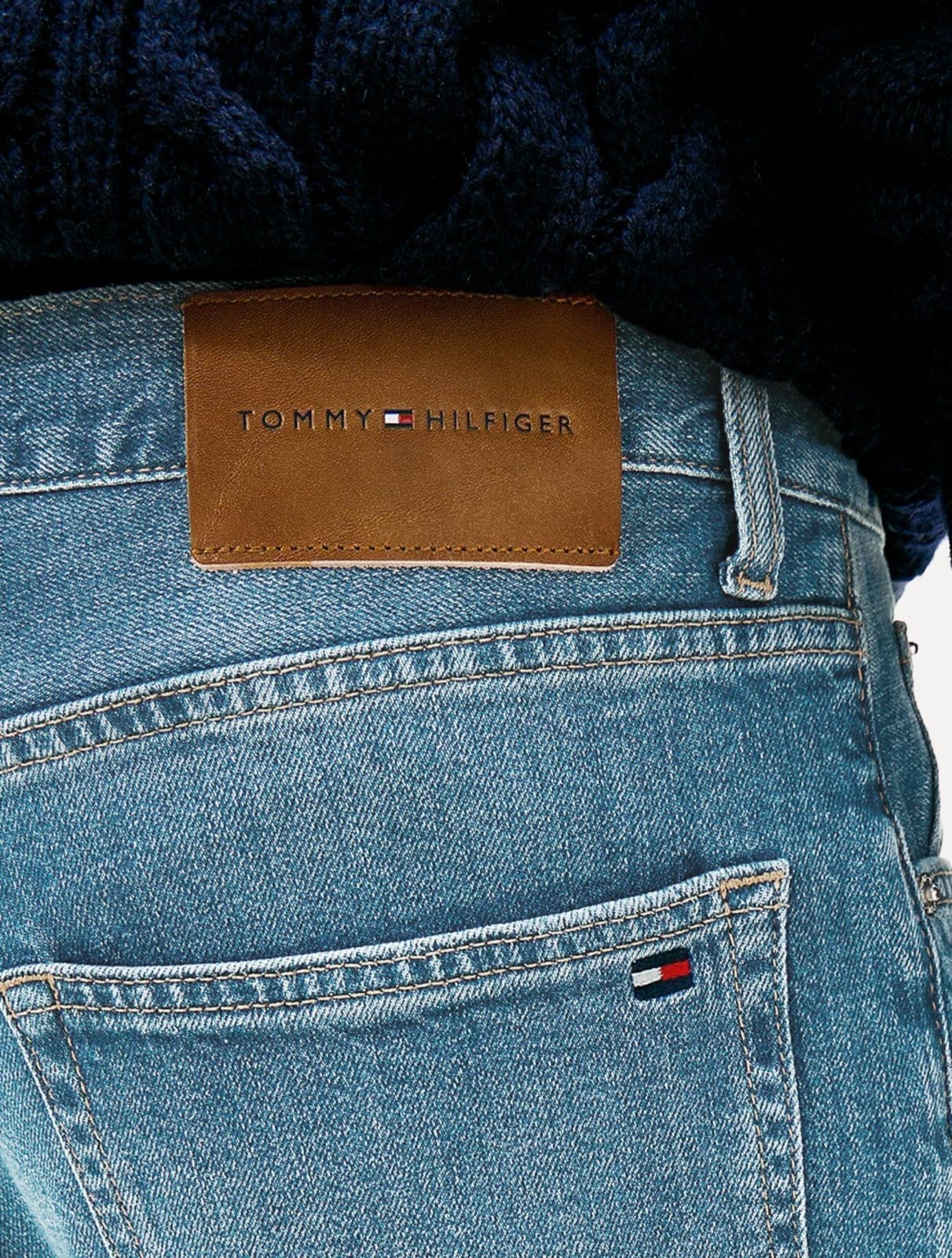 Vista 2 Calça Tommy Hilfiger Jeans Masculina Straight Denton Heron Blue Azul Clara Tommy Hilfiger azul blue