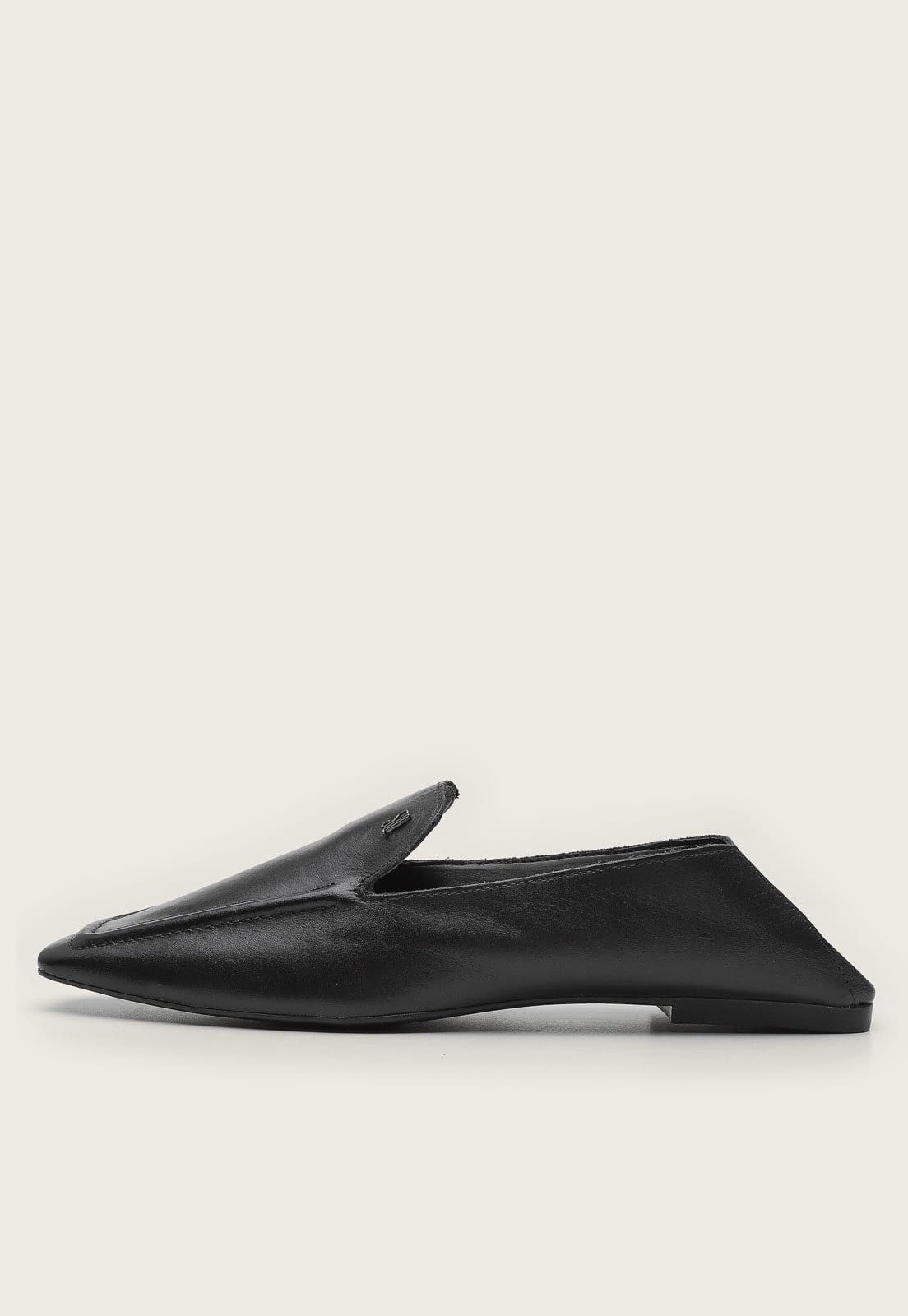 Vista 2 Mocassim Santa Lolla Logo Santa Lolla preto