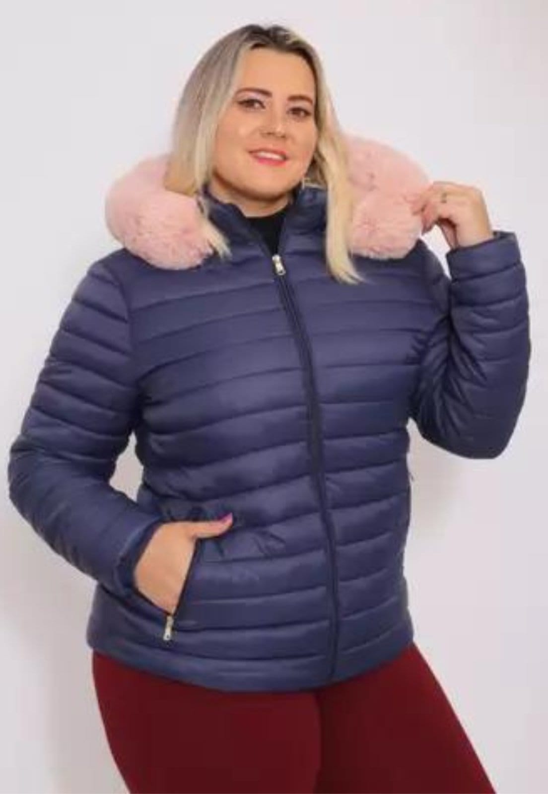 Vista principal Jaqueta Plus Size para Inverno Bobojaco Nylon Capuz Removível com Rosa Cia do Vestido azul