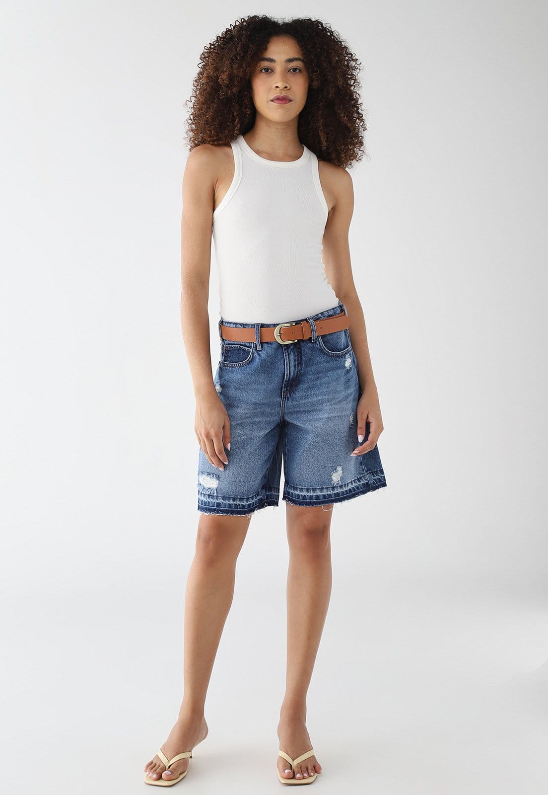 Vista 2 Bermuda Feminina Colcci Jeans Médio Barra Desfiada Colcci azul