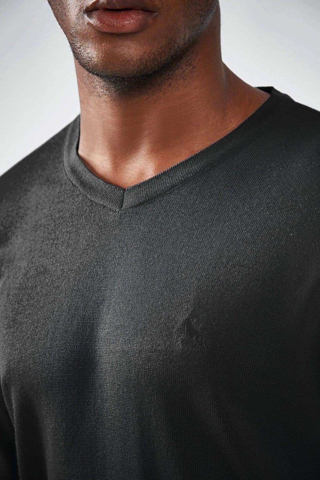 Vista 2 Tricot Básico Gola V Masculino Acostamento ACOSTAMENTO MASCULINO preto