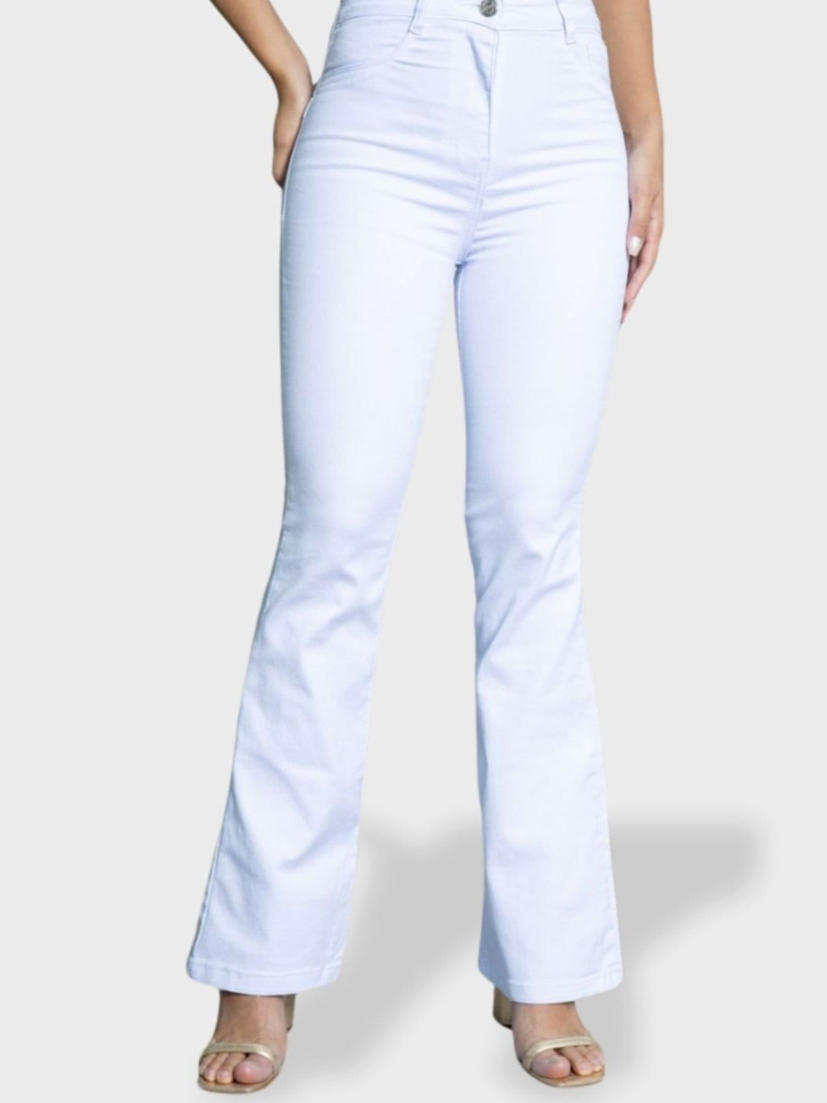 Vista principal Calça Jeans Flare Boca de Sino Feminina Branca Cintura Alta Estilo Retro Safira Moda branco