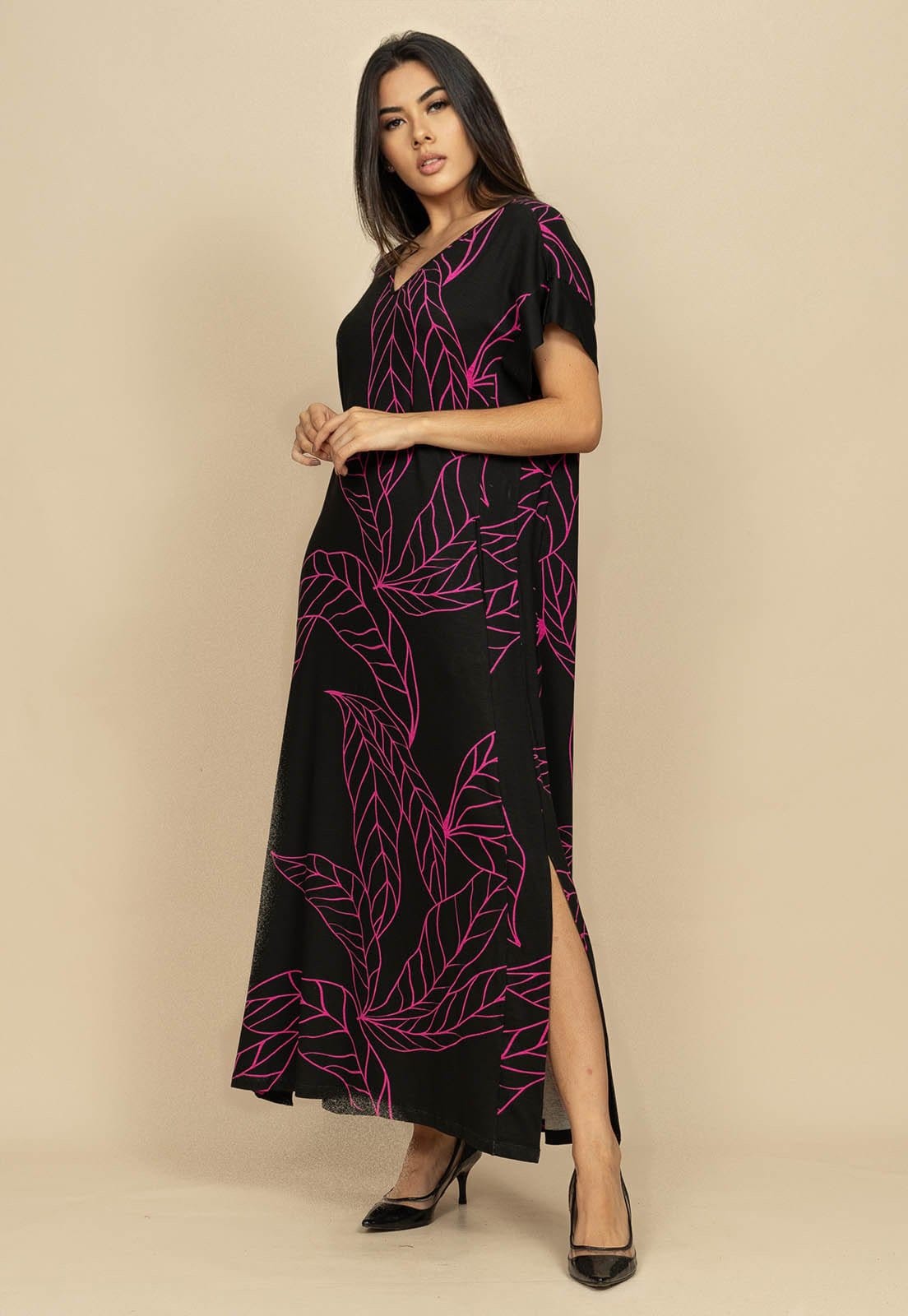 Vista 2 Vestido Nheengatu Malha Estampa Antúrios Lilás Cabanafree estampado/multicolorido/preto