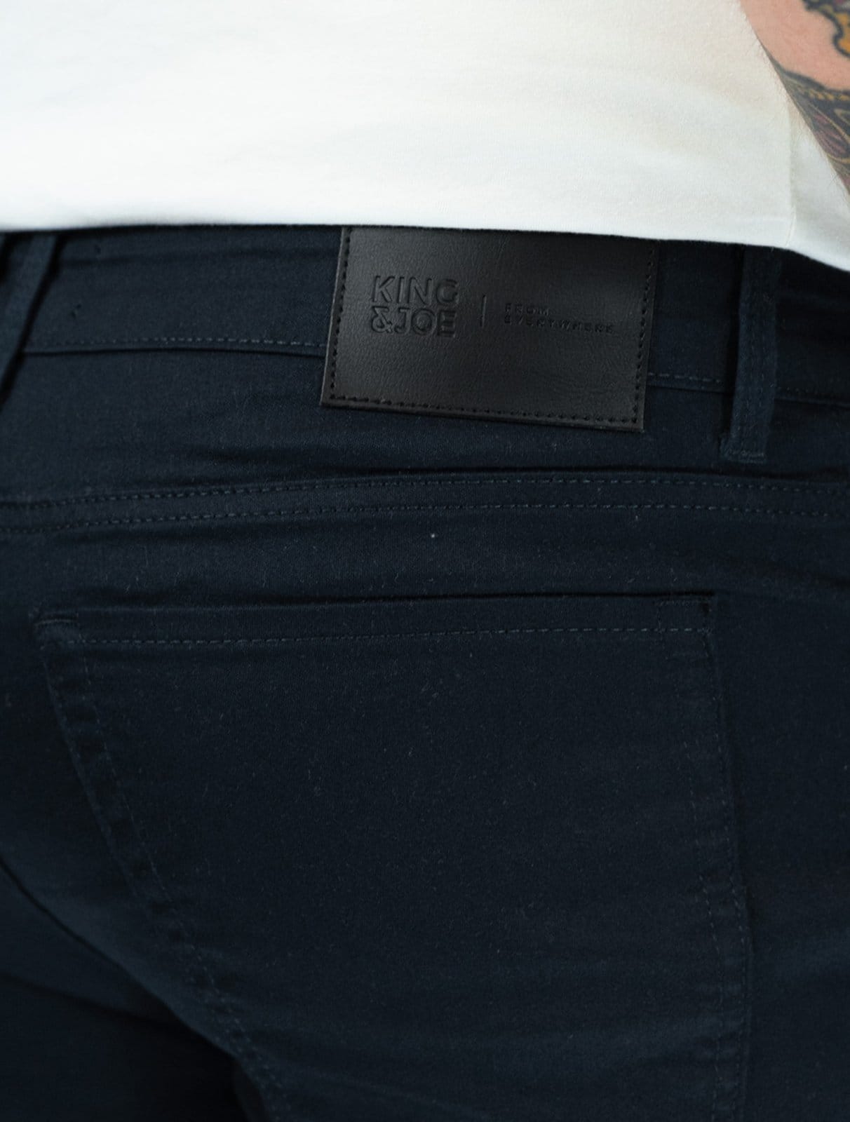 Vista 2 Calça King & Joe Masculina Slim Casual Cetim Flex King & Joe azul marinho