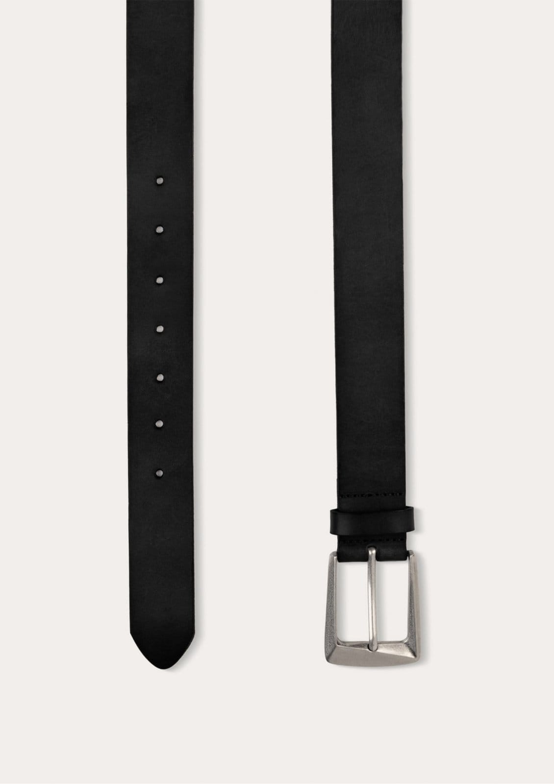 Vista 2 Cinto Feminino Em Couro Com Fivela Prateada Hering preto