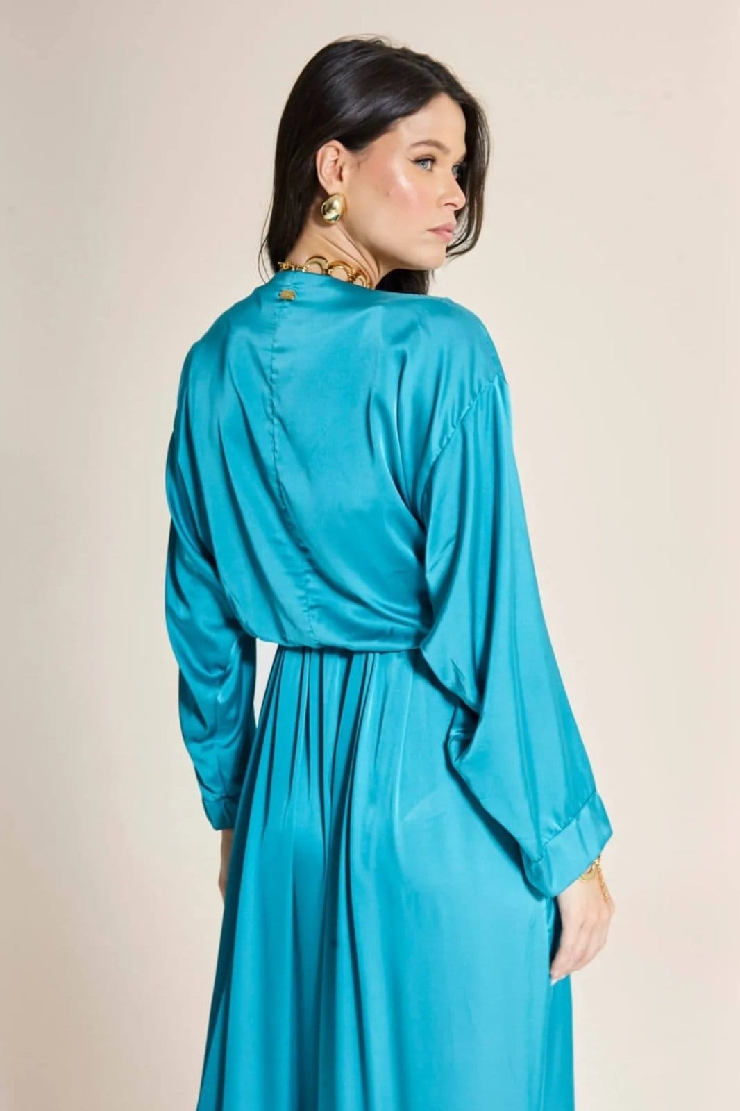 Vista 2 Blusa Cetim Leve Laço Glam- Maldivas VIC BRAND azul