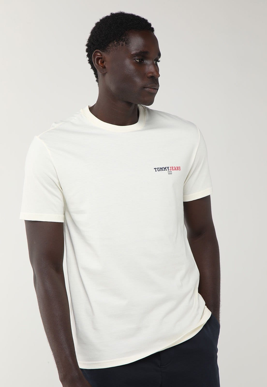 Vista principal Camiseta Masculina Tommy Jeans TJM REG DNA Graphic Tee EXT Off-White Tommy Jeans off-white white
