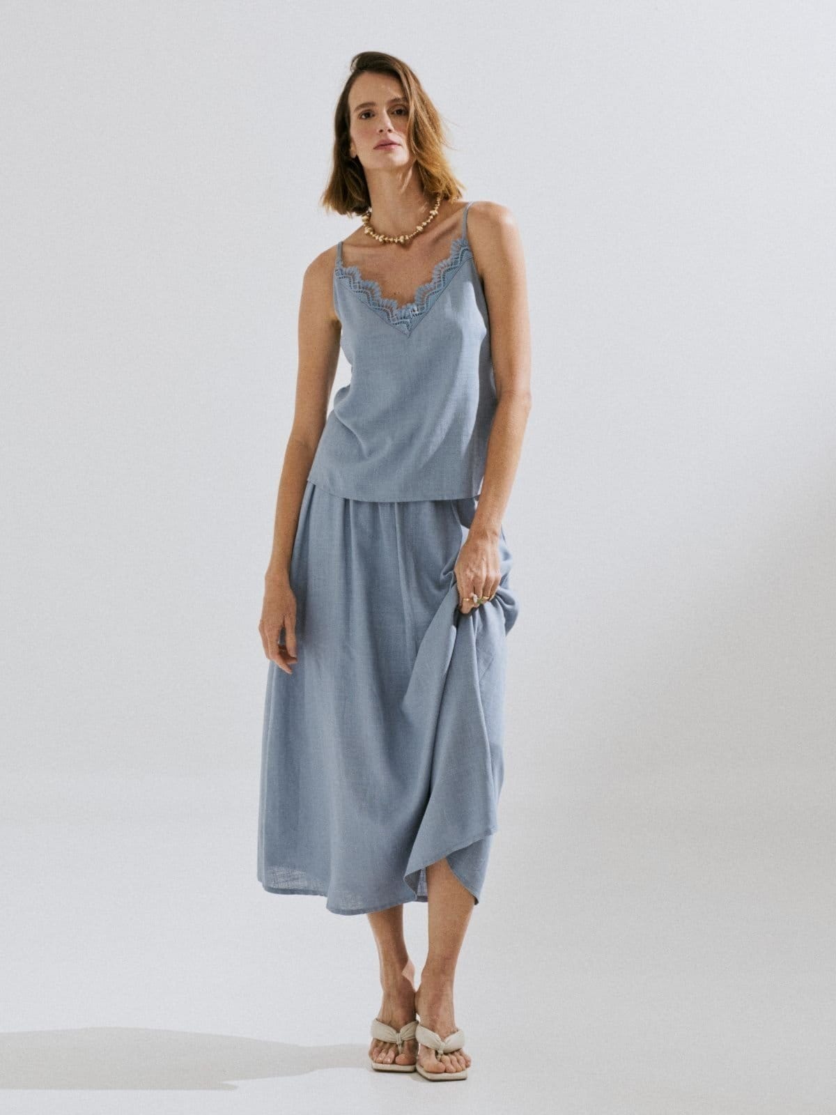 Vista principal Saia Via Lessa Lille Midi com Linho Claro Via Lessa azul