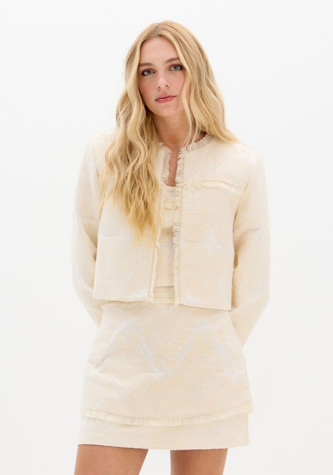 Casaco Reto Curto Com Recortes