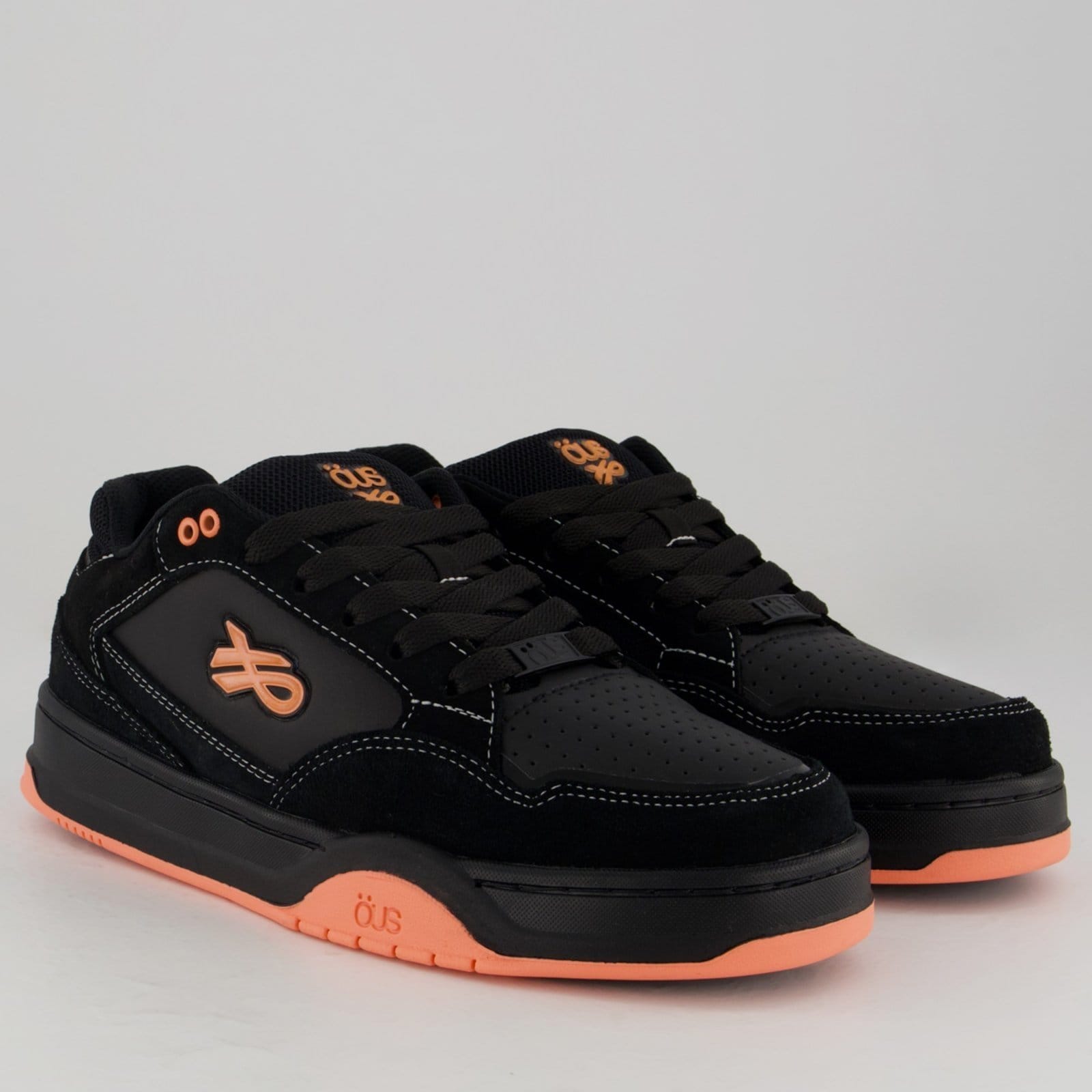 Vista 2 Tênis OUS Imperial Sousa LTX Preto e Coral ÖUS preto coral