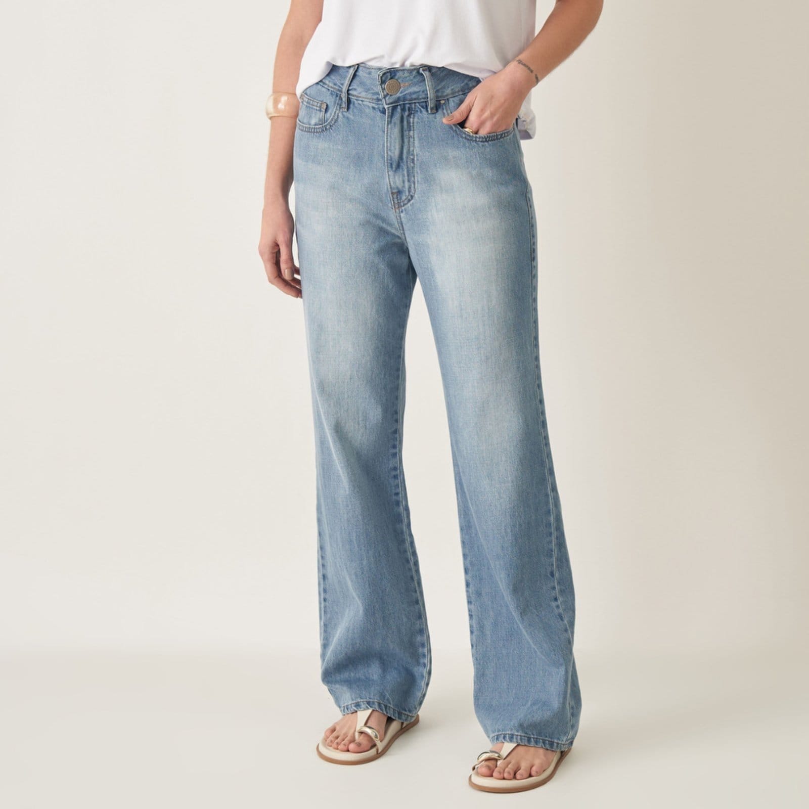 Vista principal Calça Reta Cintura Alta Gancho Alongado Confort Bloom jeans