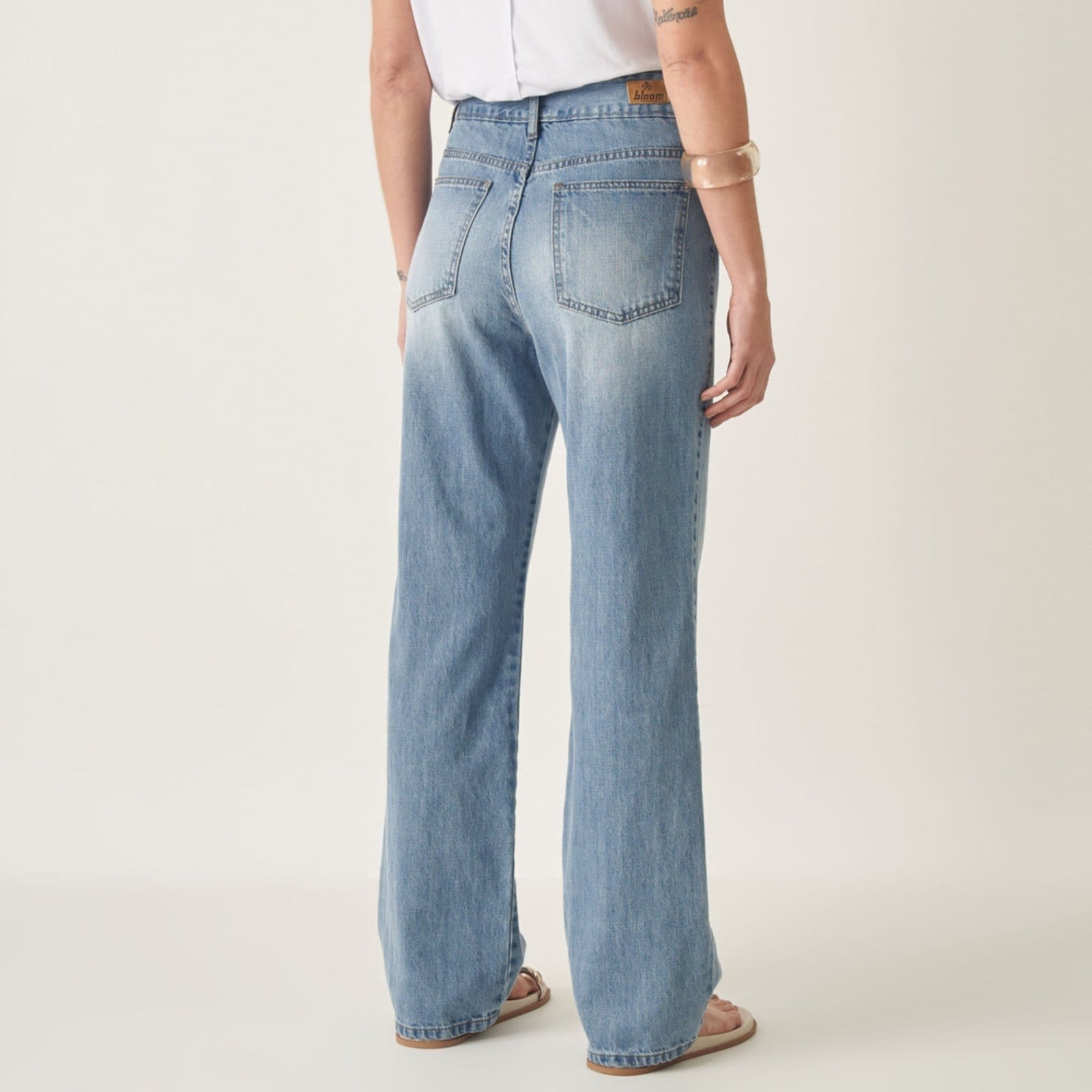 Vista 2 Calça Reta Cintura Alta Gancho Alongado Confort Bloom jeans