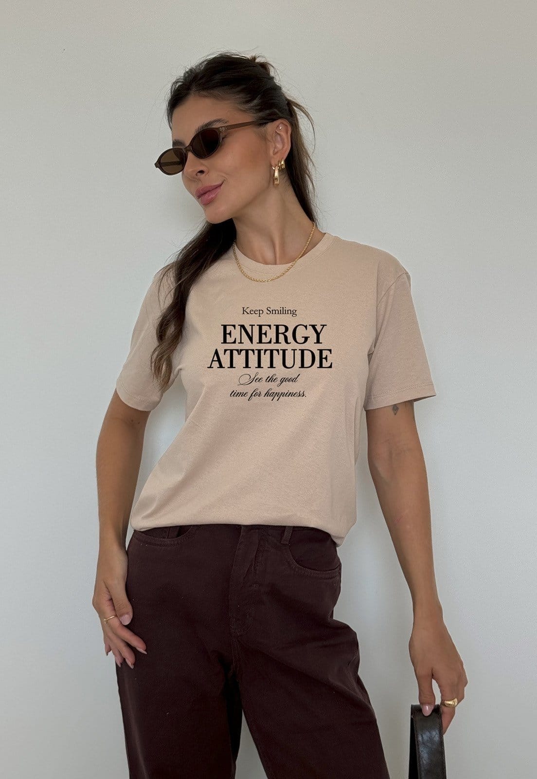 Vista 2 Camiseta Cianitas Chocolate Estampa Energy Attitude Cianitas marrom