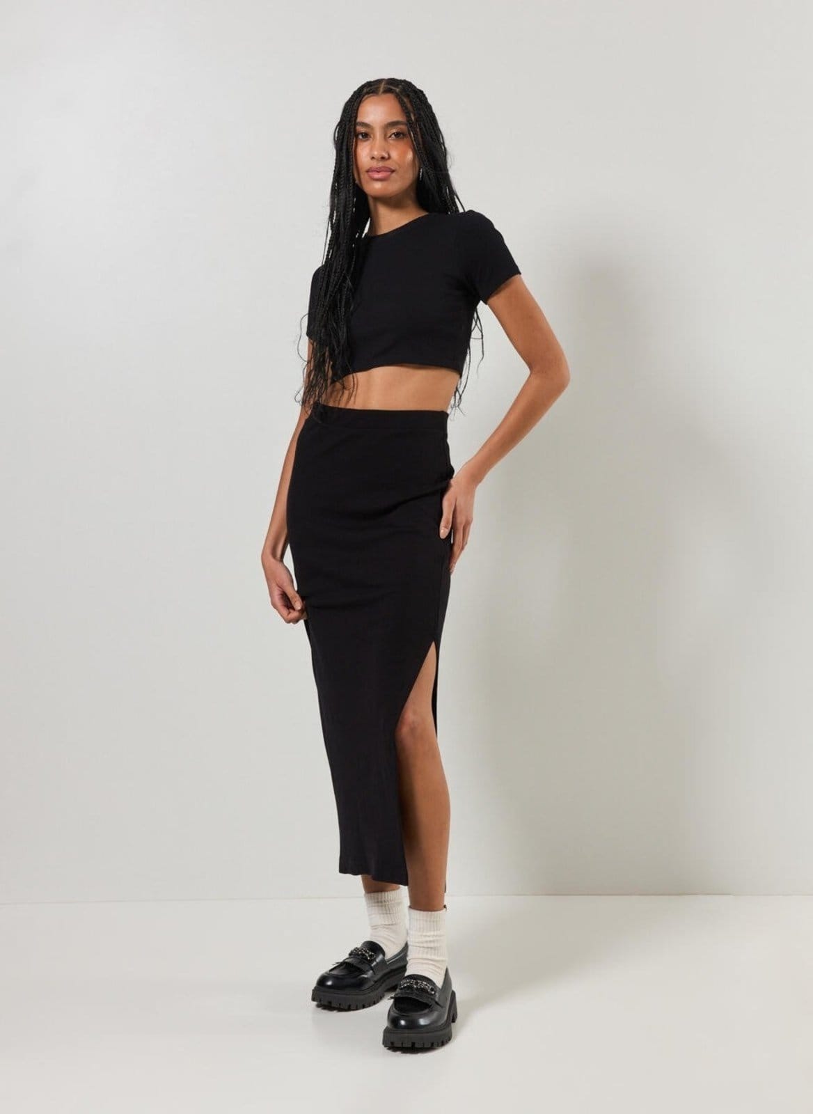 Saia Midi Em Malha Canelada Com Fenda