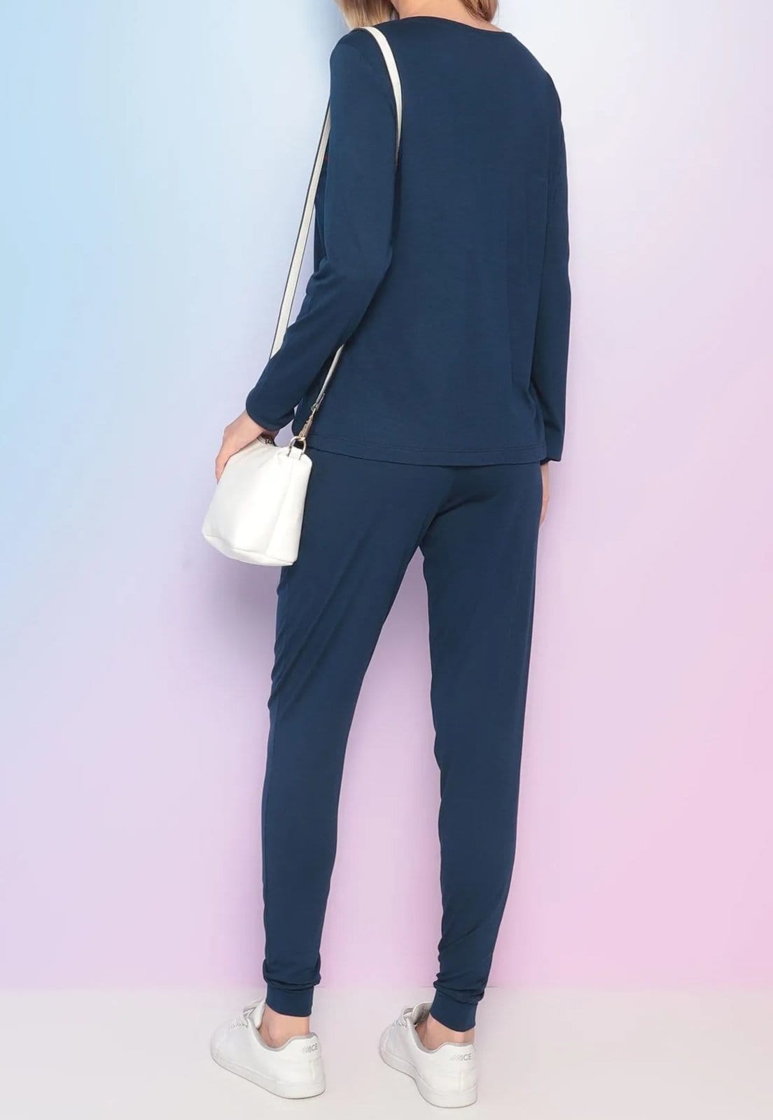 Vista 2 Conjunto Maria Paes Calça e Blusa Manga Longa Marinho com Viés Maria Paes azul marinho/vermelho