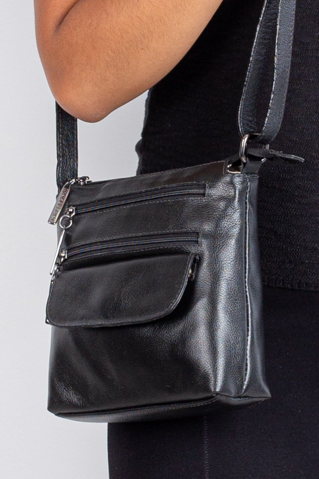 Bolsa transversal de couro liso metais grafite Maura