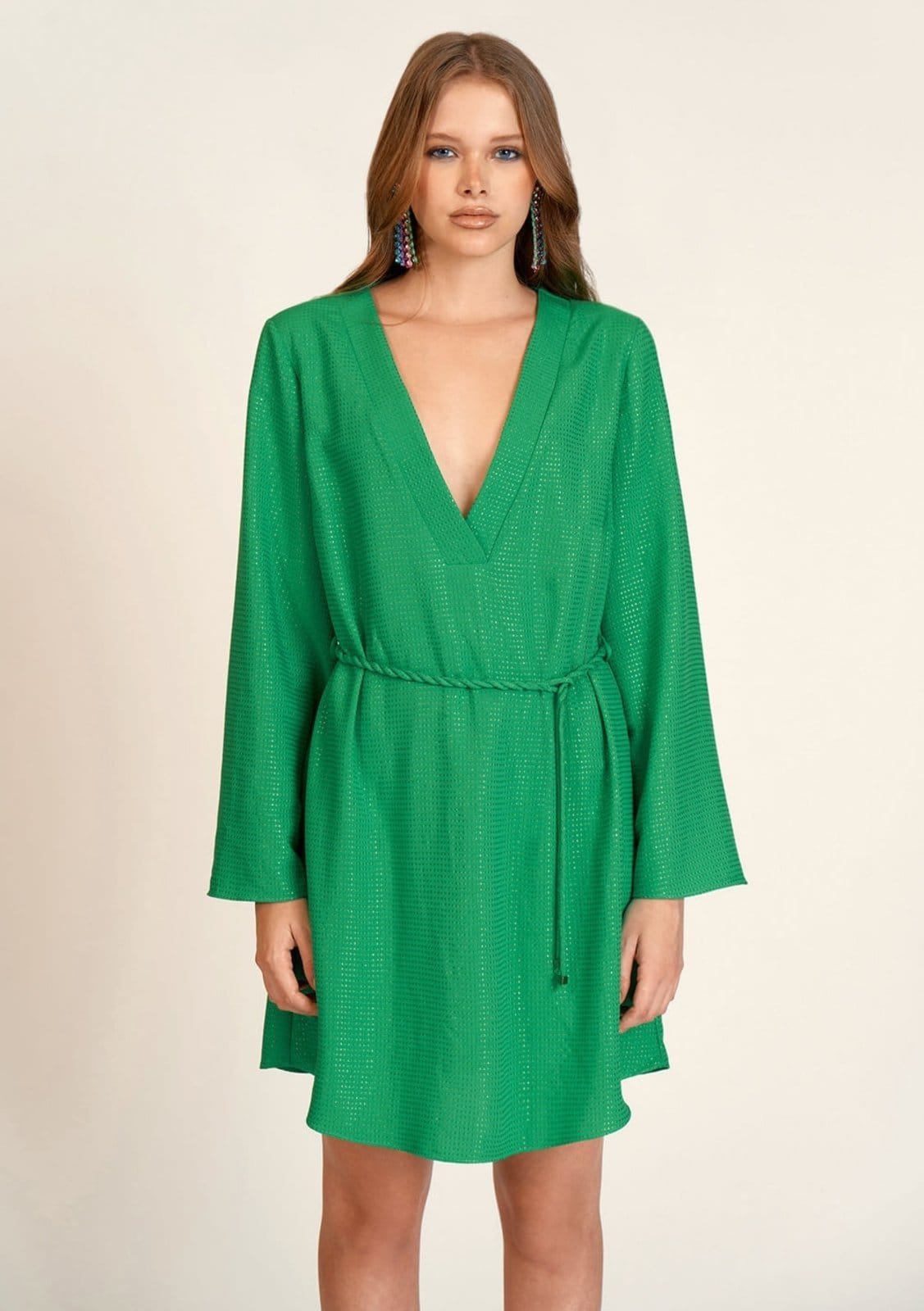 Vestido Zinco Curto Decote V Com Cinto