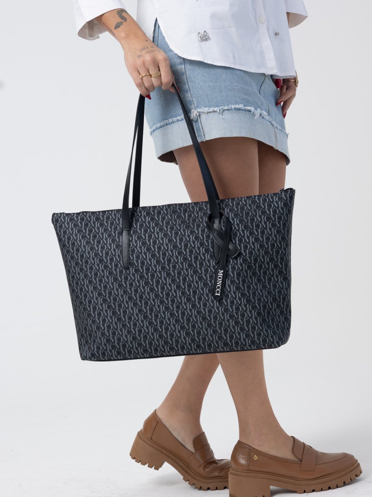 Vista 2 Bolsa de Ombro Grande Moncci Fechamento de zíper Monograma MONCCI cinza/preto