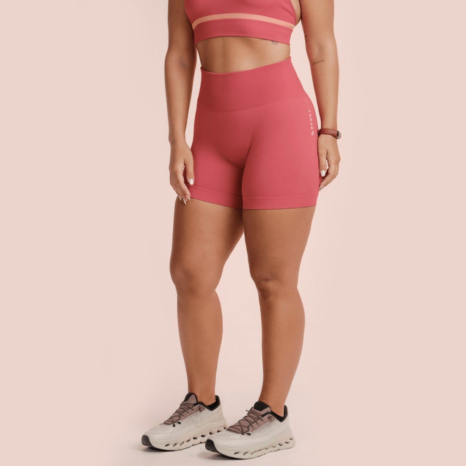 Vista 2 Short LSport Básico Feminina Lupo ConfortFit 71348 Goiaba Lupo vermelho