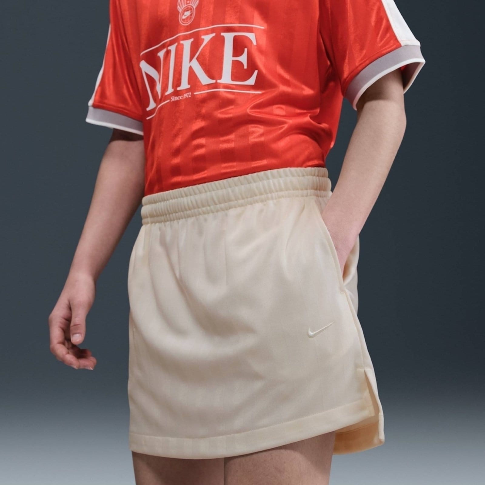 Vista 2 Saia Nike Sportswear Stripe Track Feminina Nike marrom