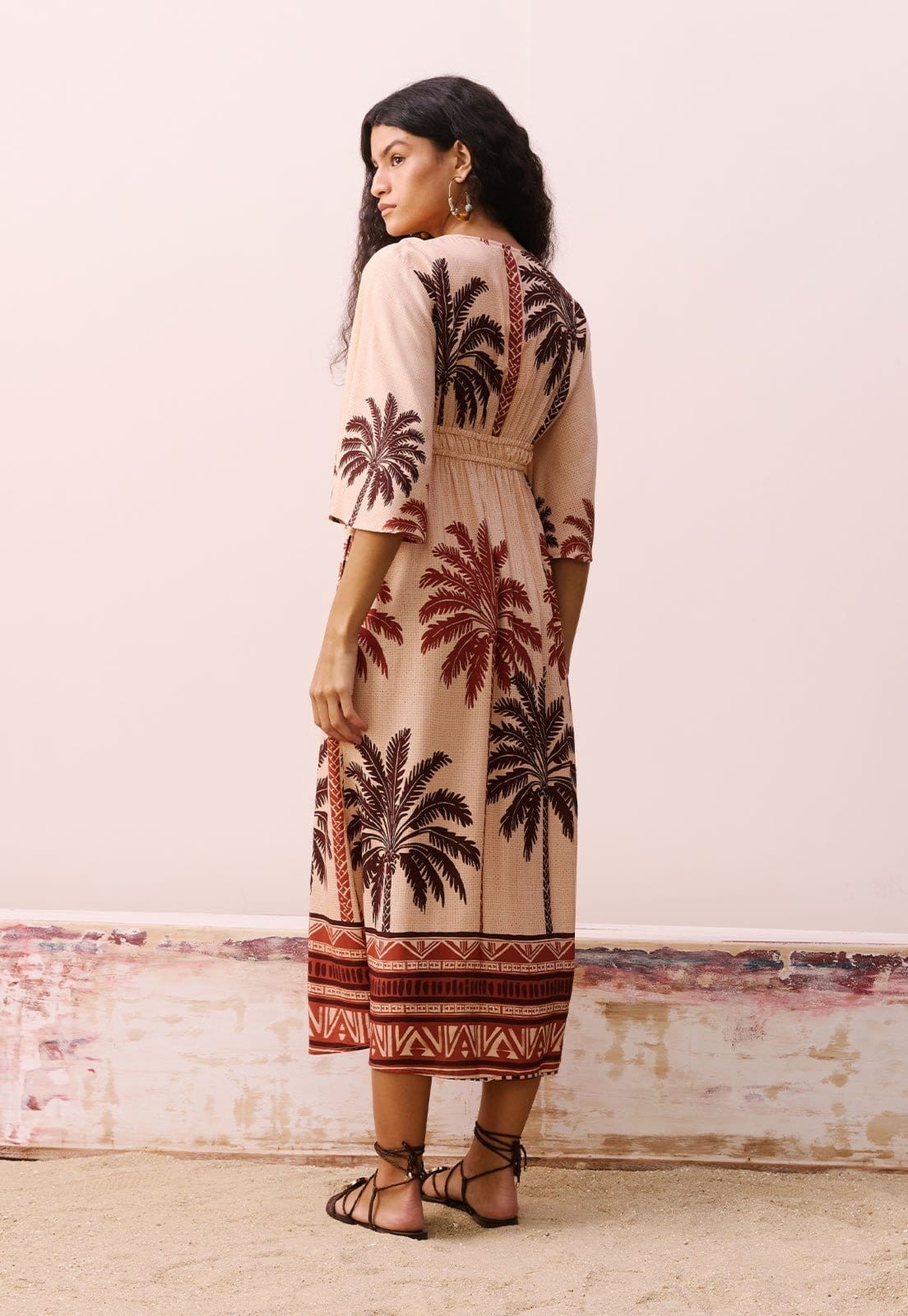 Vista 2 Vestido Maxi Midi Estampado Marajoara CaCay bege