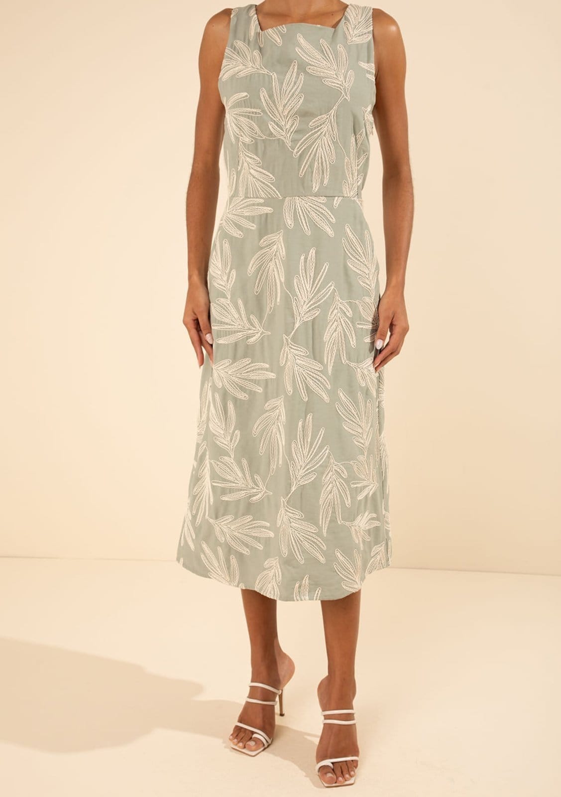 Vista 2 Vestido Morena Rosa Ajustado Decote Reto Com Alça Midi Verde Morena Rosa verde rosa