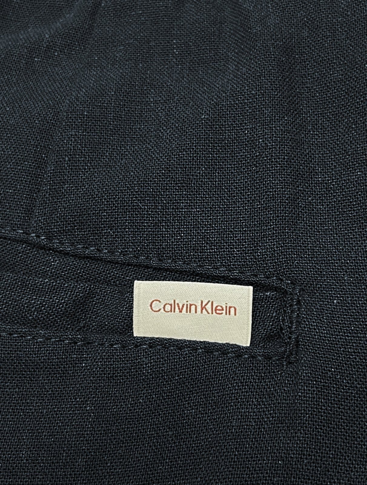 Vista 2 Bermuda Calvin Klein Masculina Essentials Linho Calvin Klein azul marinho