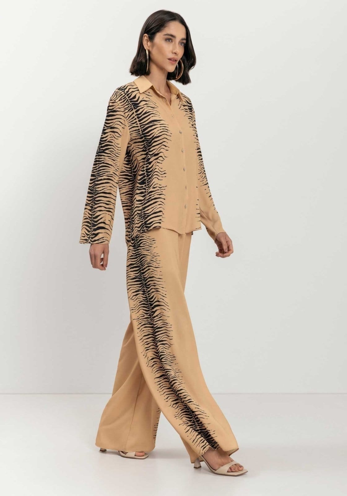 Vista principal Calça Reta Estampada Com Cintura Alta E Cordão Lez a Lez poás