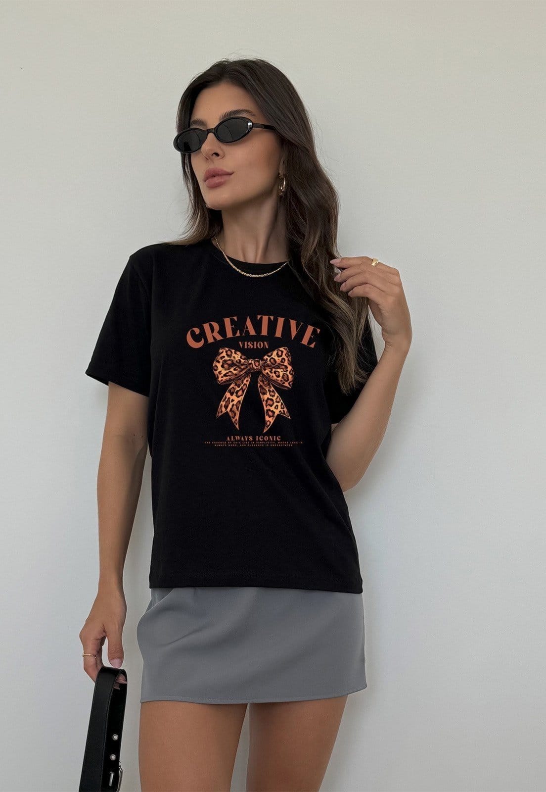 Vista principal Camiseta Cianitas Preta Estampa Laço Animal Print Cianitas preto