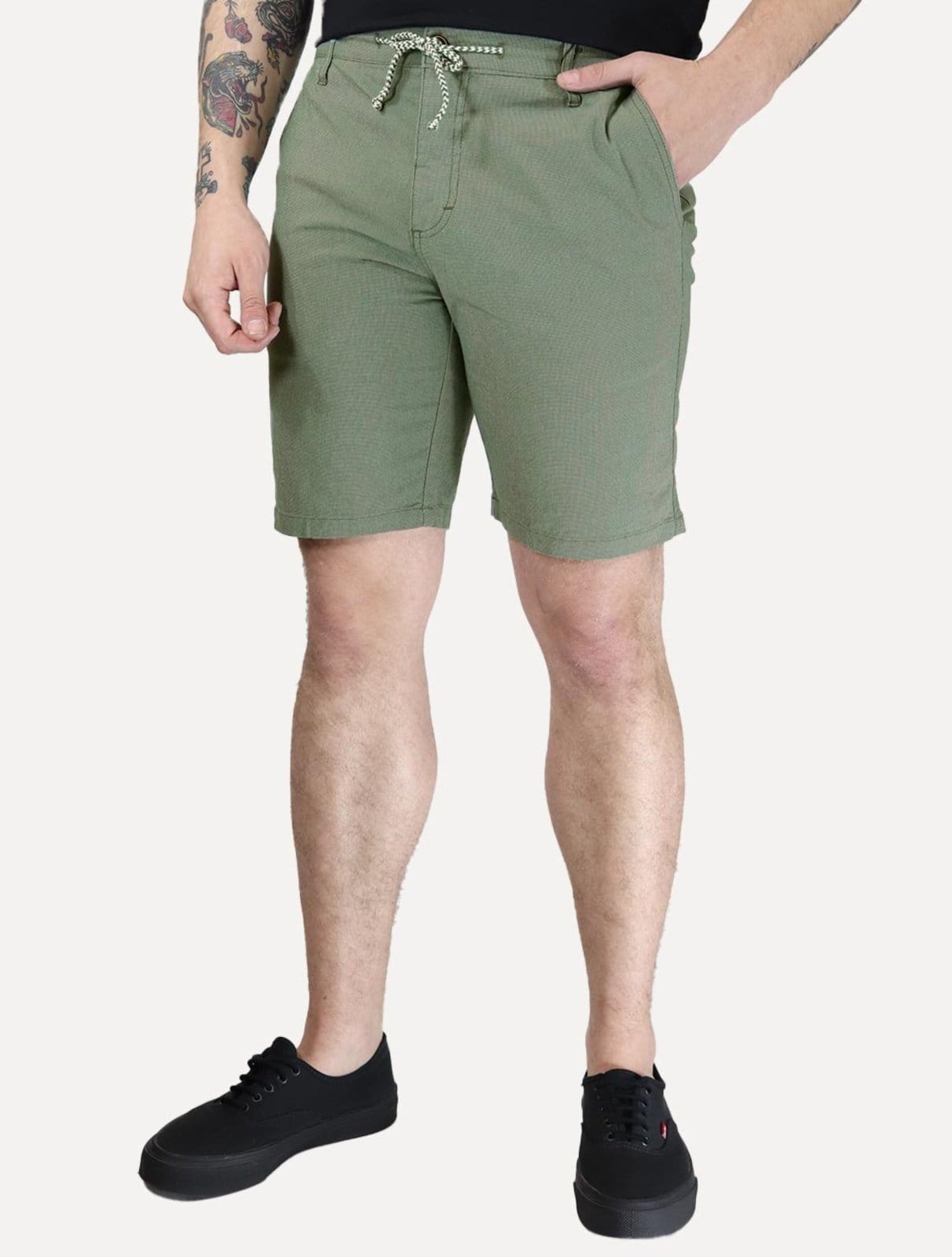 Vista principal Bermuda Aramis Masculina Chino Cotton Sarja Cadarço Verde Mescla Aramis grafite verde